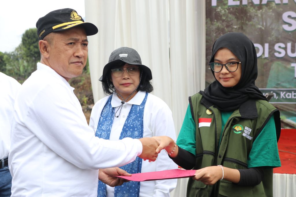Penyerahan Sertifikat Green Ambassador