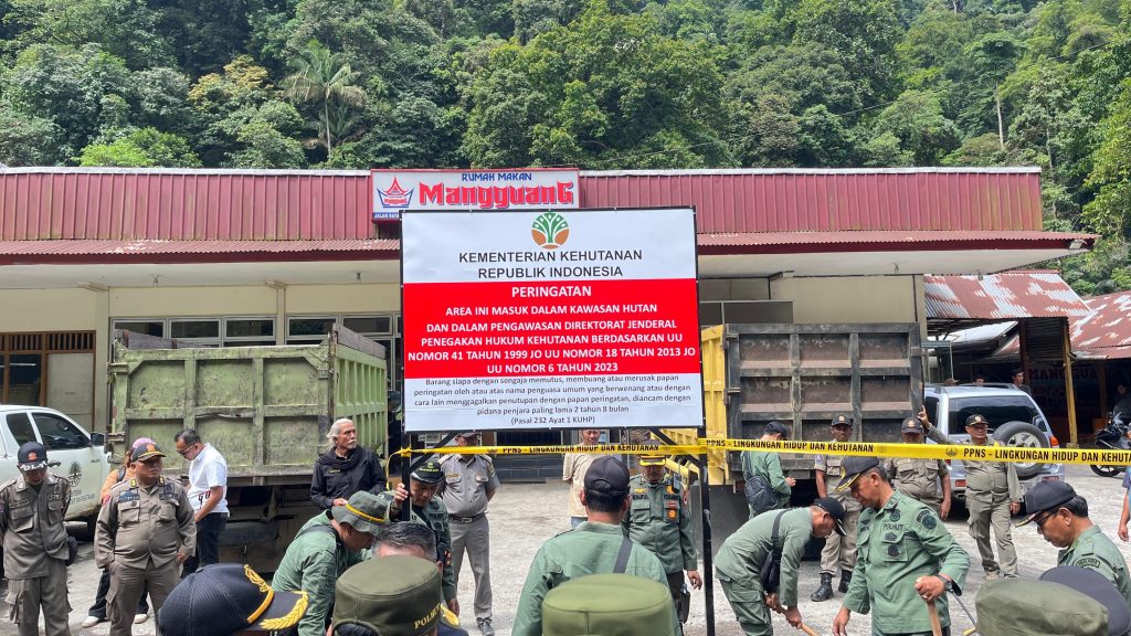 Kemenhut Tutup Tempat Pemandian dan Usaha Ilegal di TWA Mega Mendung